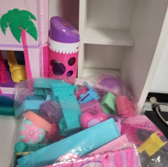 Shopkins Shopville Super Mall Playset with Huge Lot of Accessories - Picture 7 of 16